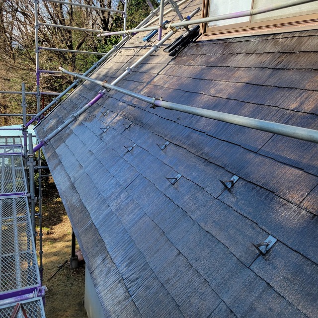 北杜市のロッジハウス風の邸宅で屋根の塗り替え工事